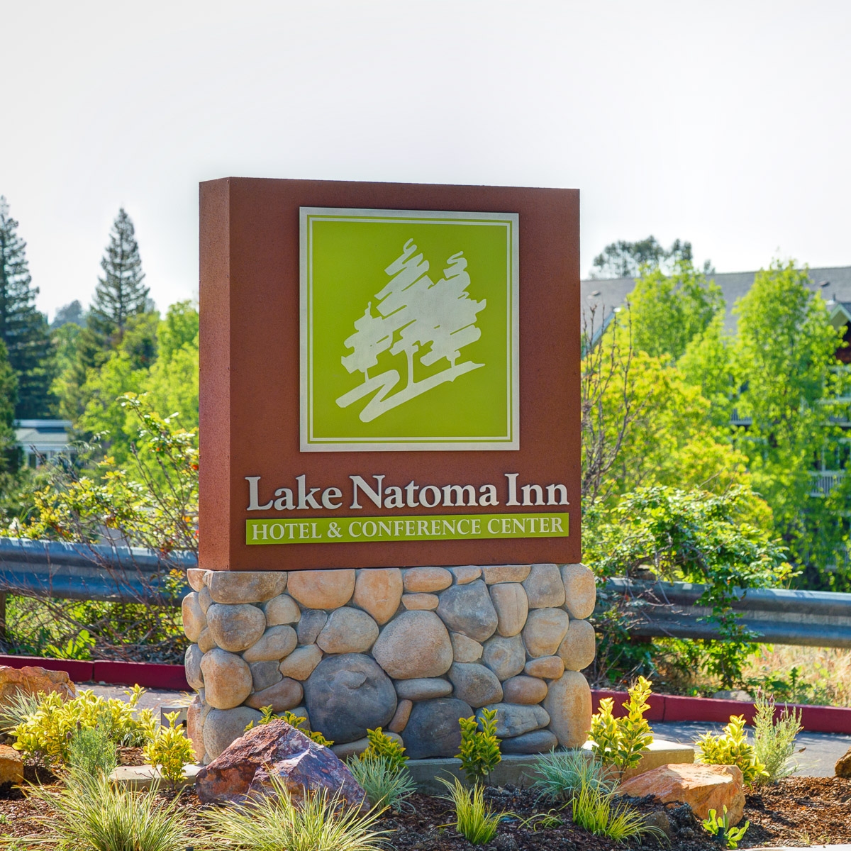 Lake Natoma Inn